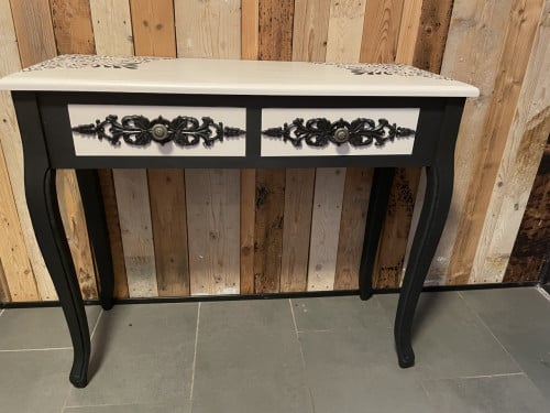 Unieke, handgeschilderde Sidetable.