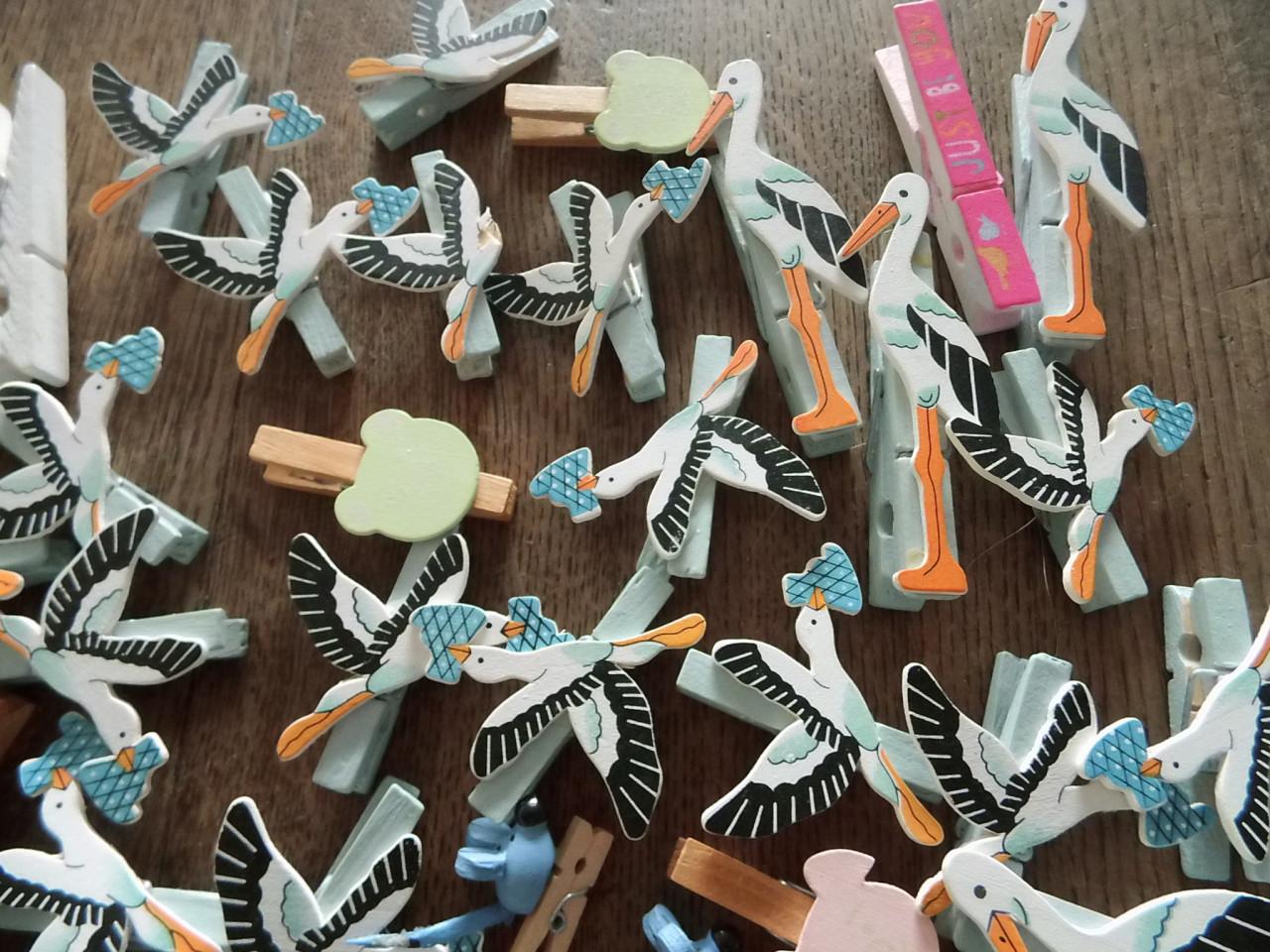 Knijpertjes voor kaarten.