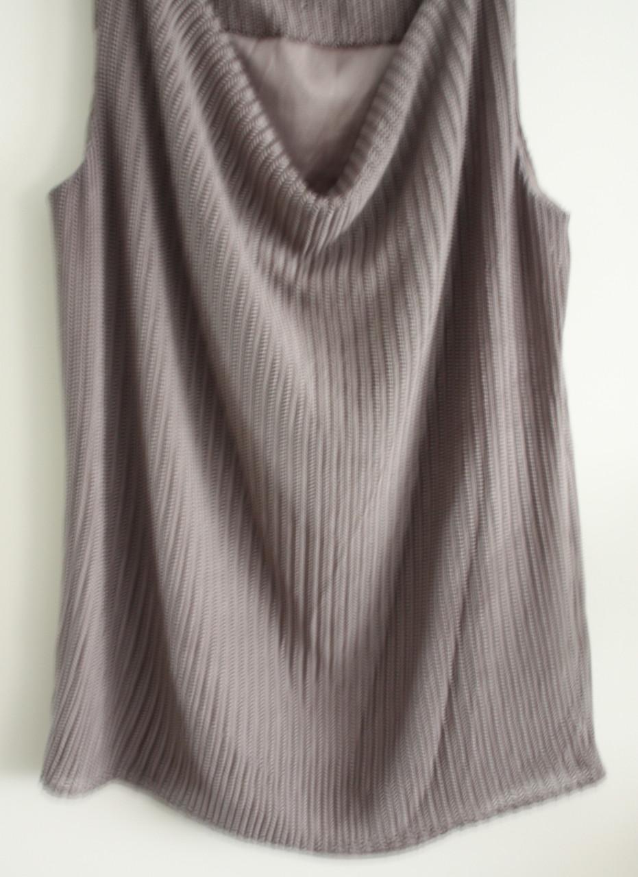 Glanzende bruin grijze top met zigzag struktuur maat s