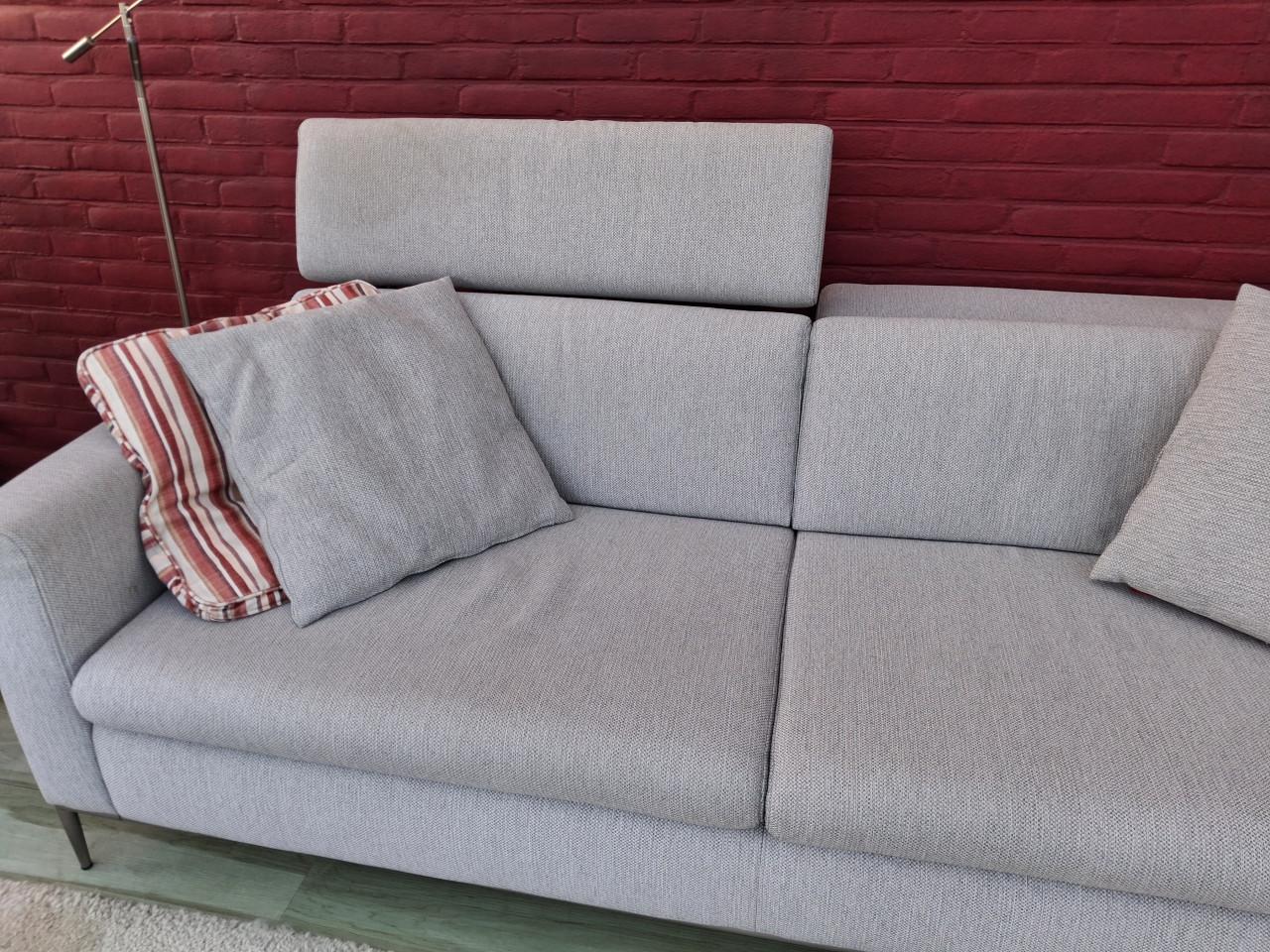 Moderne 3 zitsbank en hocker