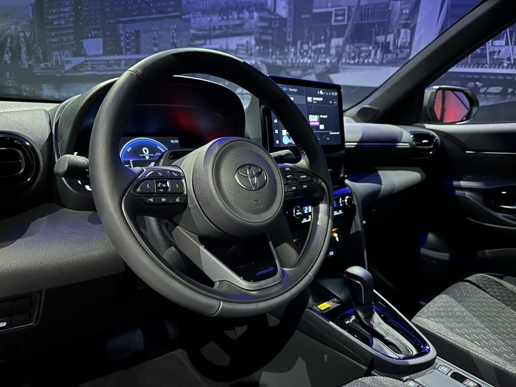 Toyota Yaris Cross 1.5 hybrid 130 dynamic *acc*winterpakket*camera*17inch*c