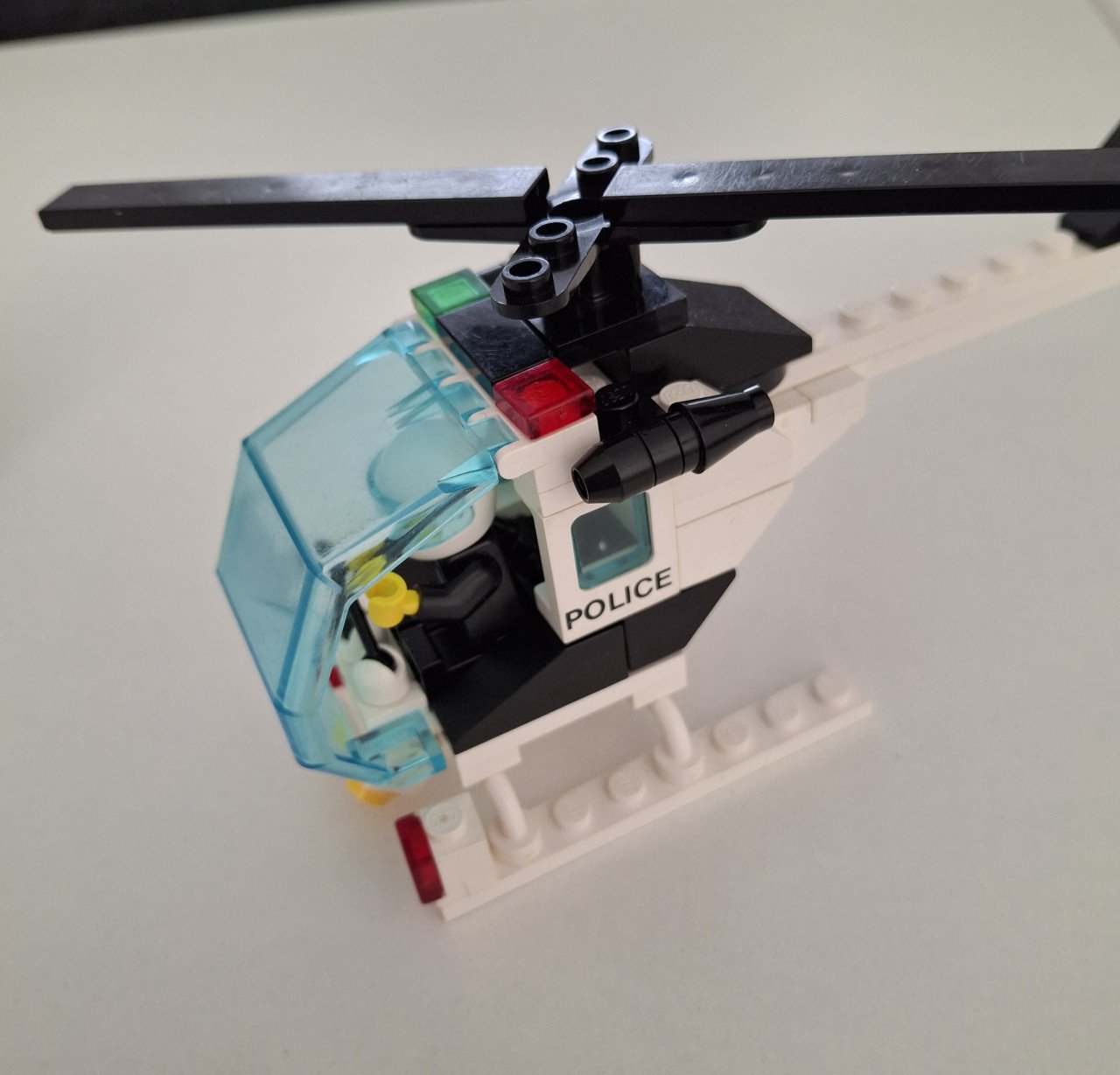 2 vintage Lego  Police sets