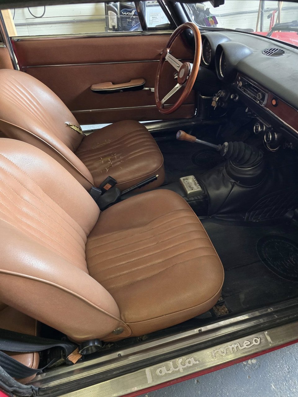 Alfa romeo 1300 gt junior  Bouwjaar 1973  Apk en Wegenbelasting vrij