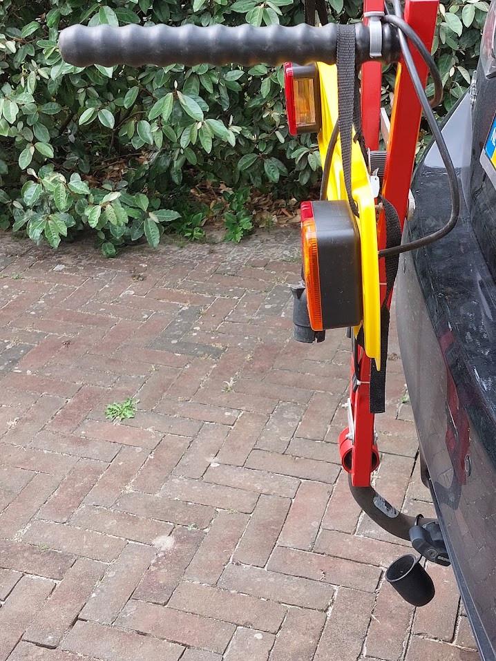 Fietsendrager op trekhaak en lichtbalk