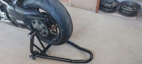 Datona Paddockstand enkelzijdige ophanging Ducati ( 40,7mm ) z.g.a.n.