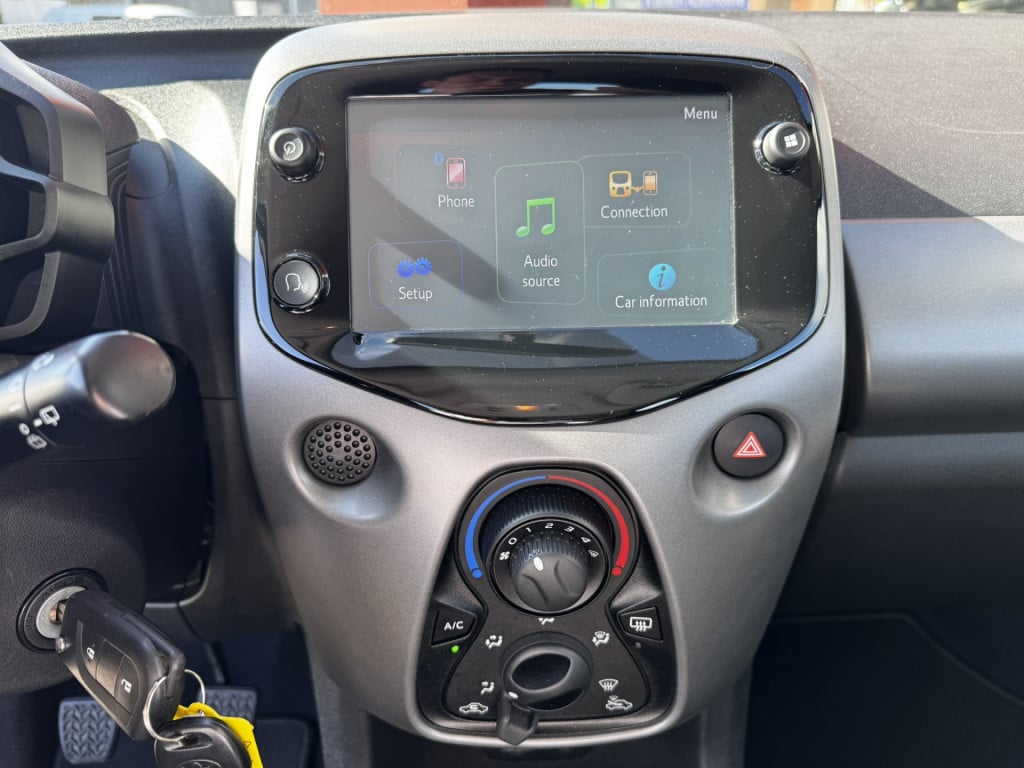 Toyota Aygo 1.0 vvt-i x-play | airco | radio | bluetooth | camera
