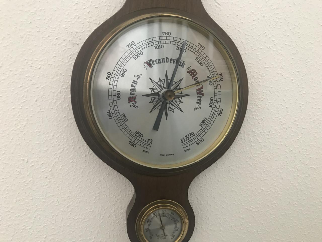 Barometer,vintage,klassiek model