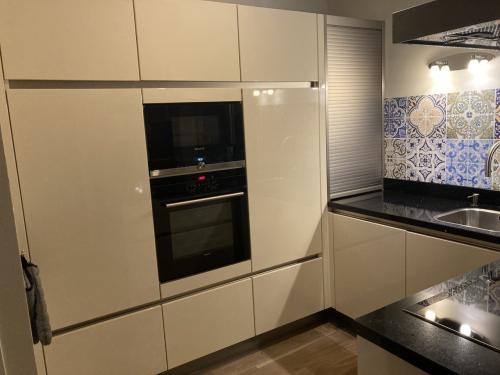 Complete keuken met inbouw apparatuur (U-opstelling)