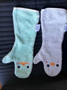 2 babyshowergloves