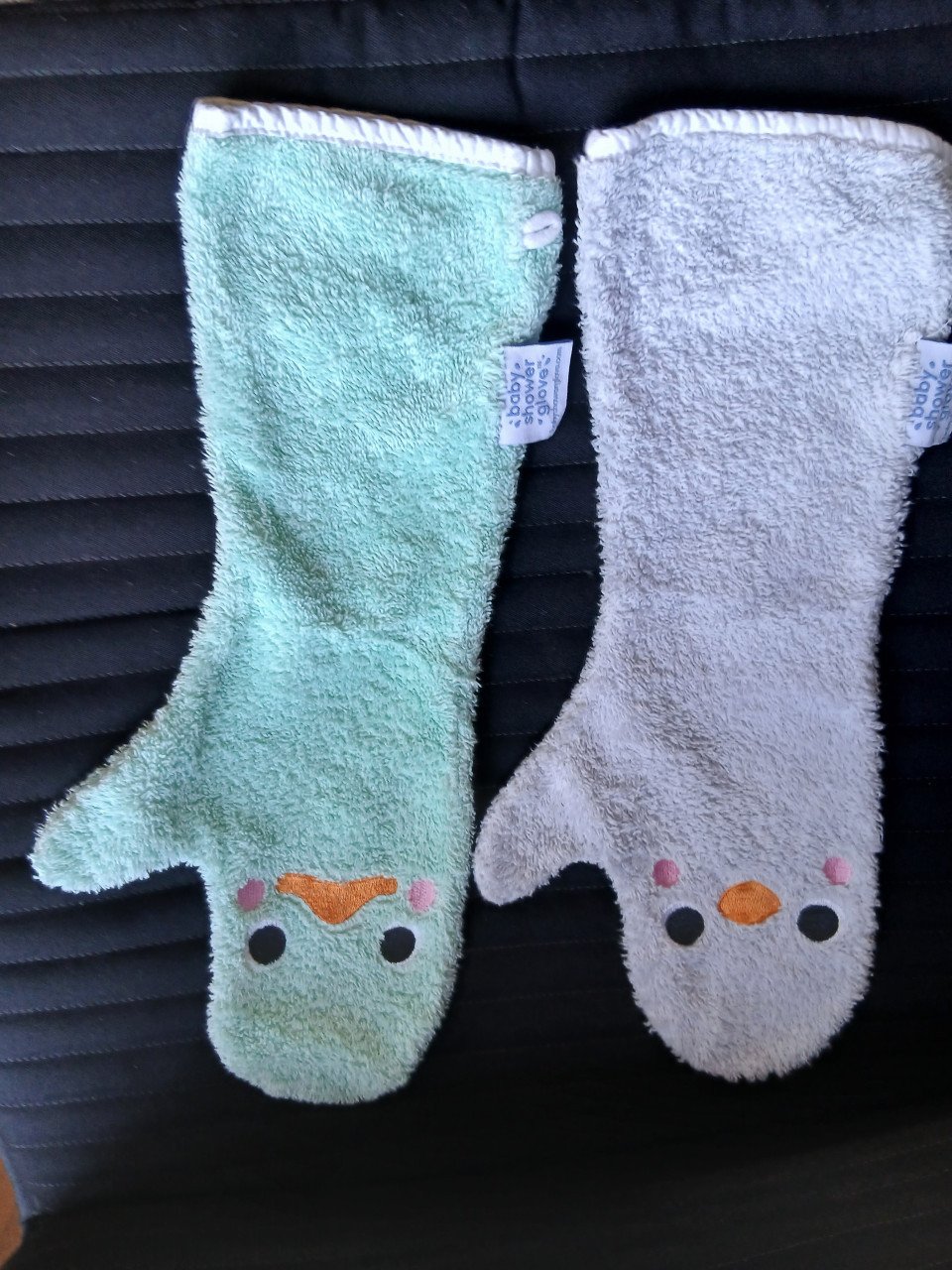 2 babyshowergloves