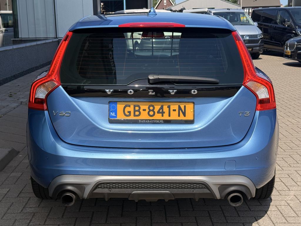 Volvo V60 1.6 t3 r-design | afn trekhaak | cruise | parkeersensoren | bluet