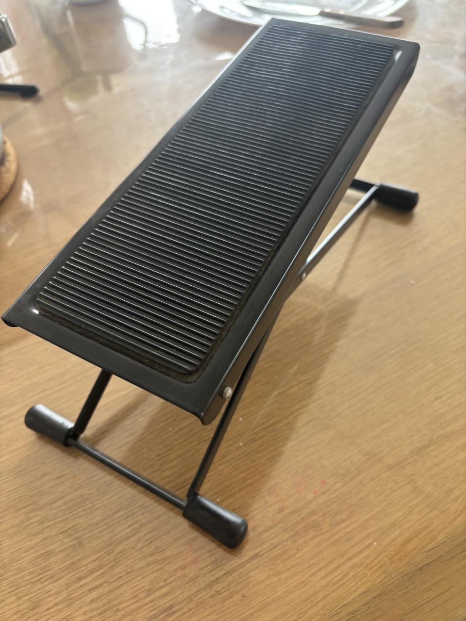 Voetenbankje voor gitaar