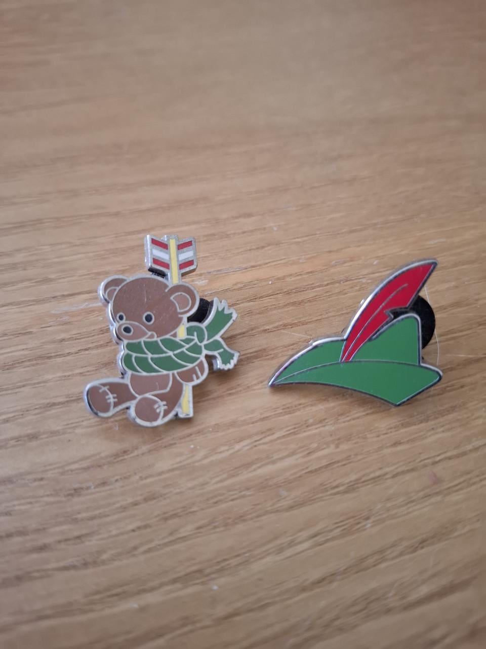 2 Disneyland pins Peter Pan