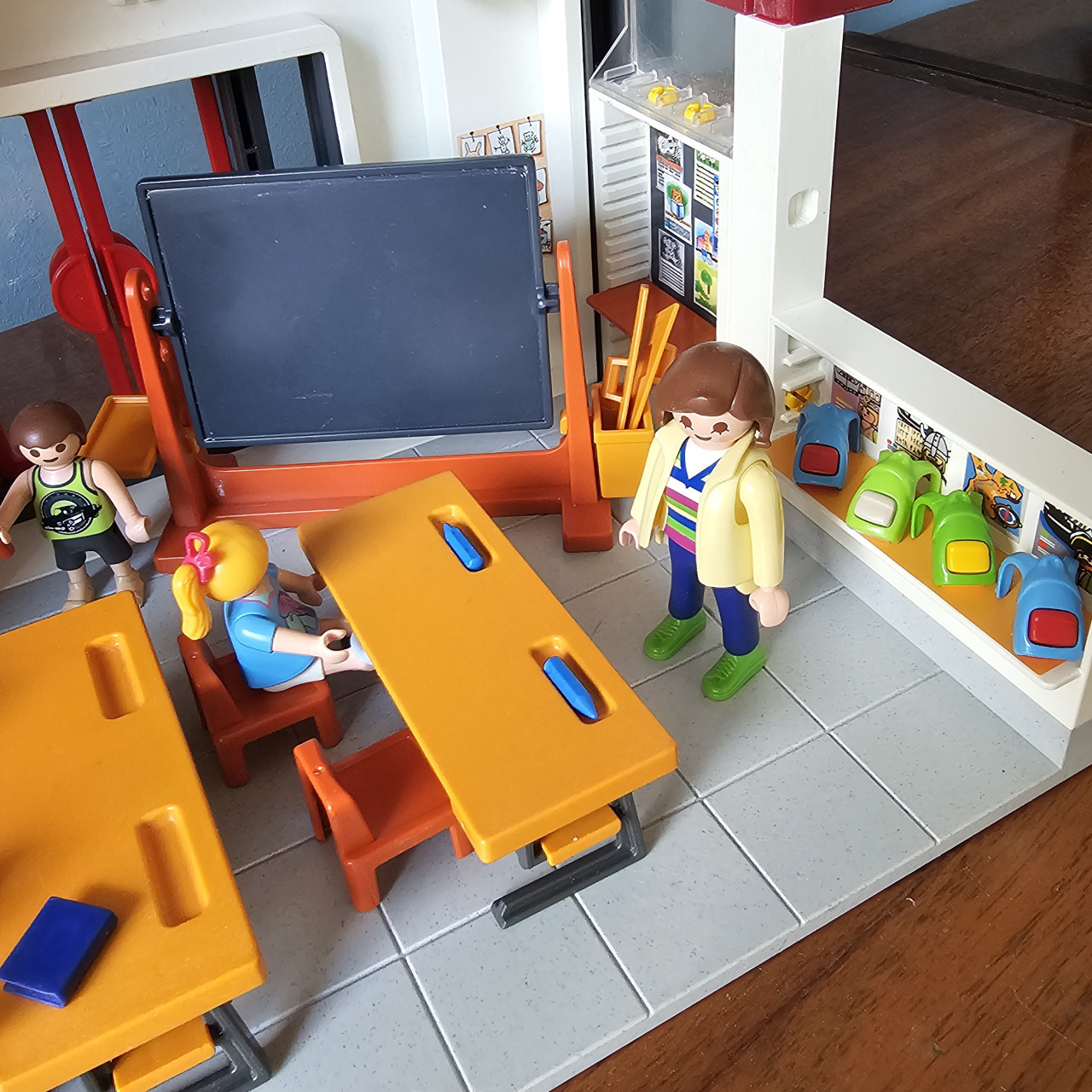 Playmobil schooltje en schoolbus