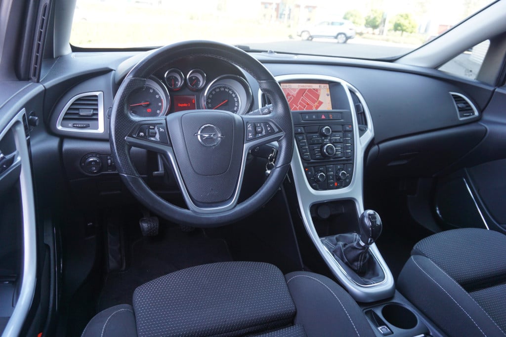 Opel Astra sports tourer 1.4 turbo sport airco / cruise / navi / elektr. ra