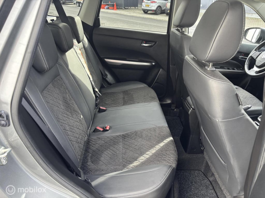 Suzuki Vitara 1.4 boosterjet style smart hybrid
