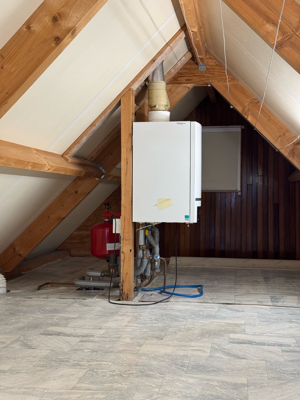 Diverse bouwmaterialen oa 2xCV installatie 2008, deur incl kozijn