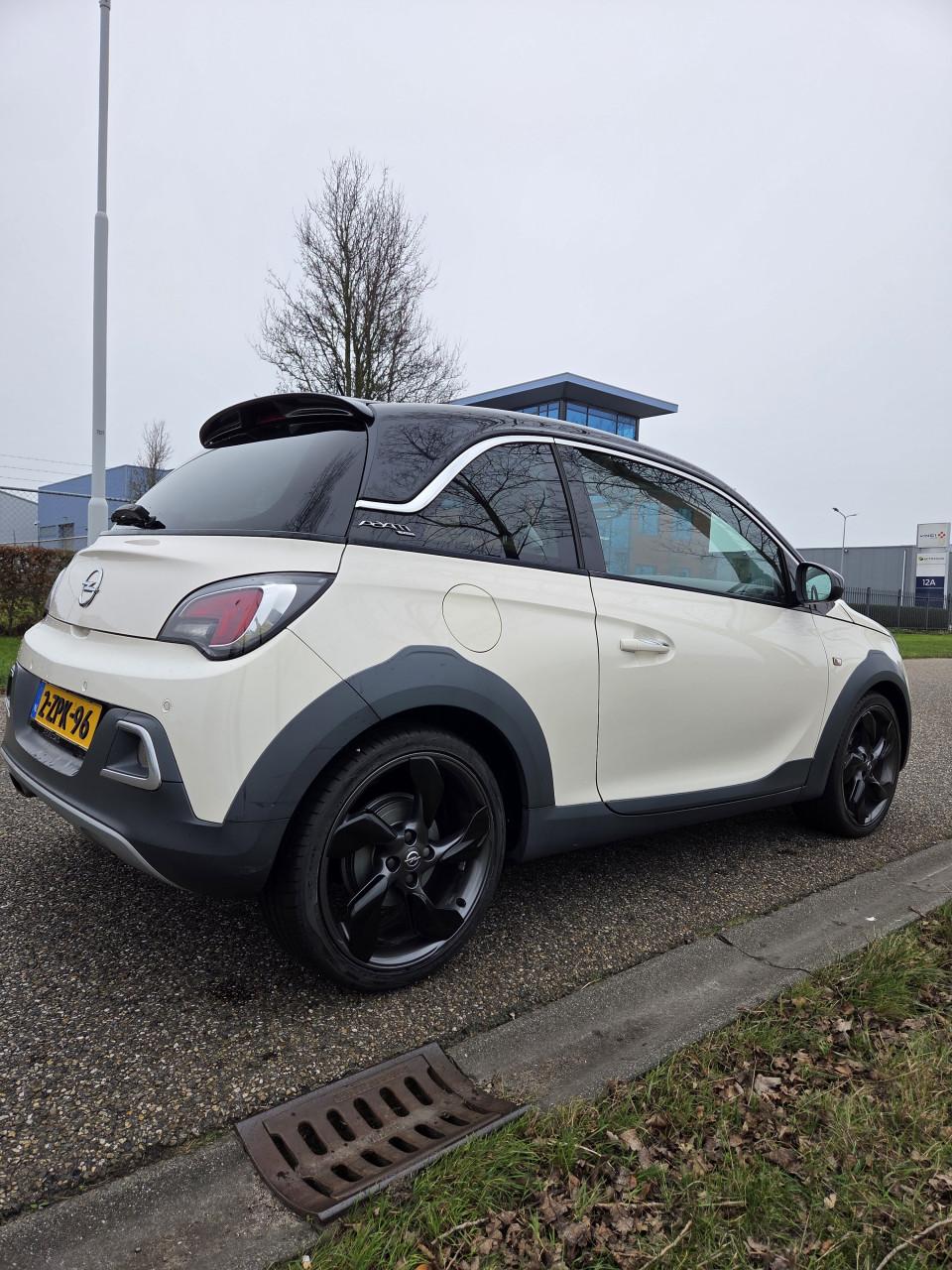 Mooie sportieve opel adam 1.0 turbo rocks 2015
