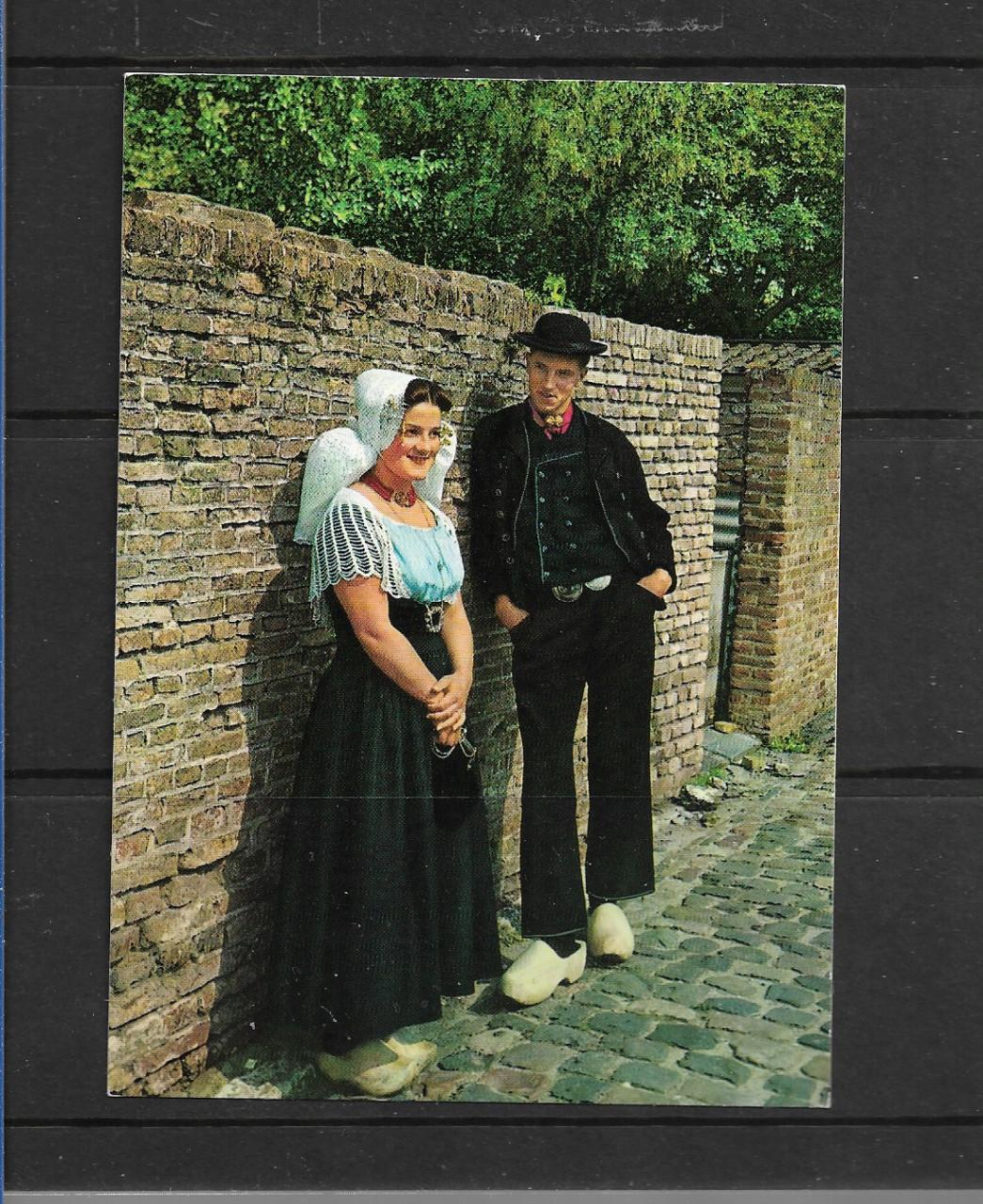 Ansichtkaart    A 207  Klederdracht  Zeeland