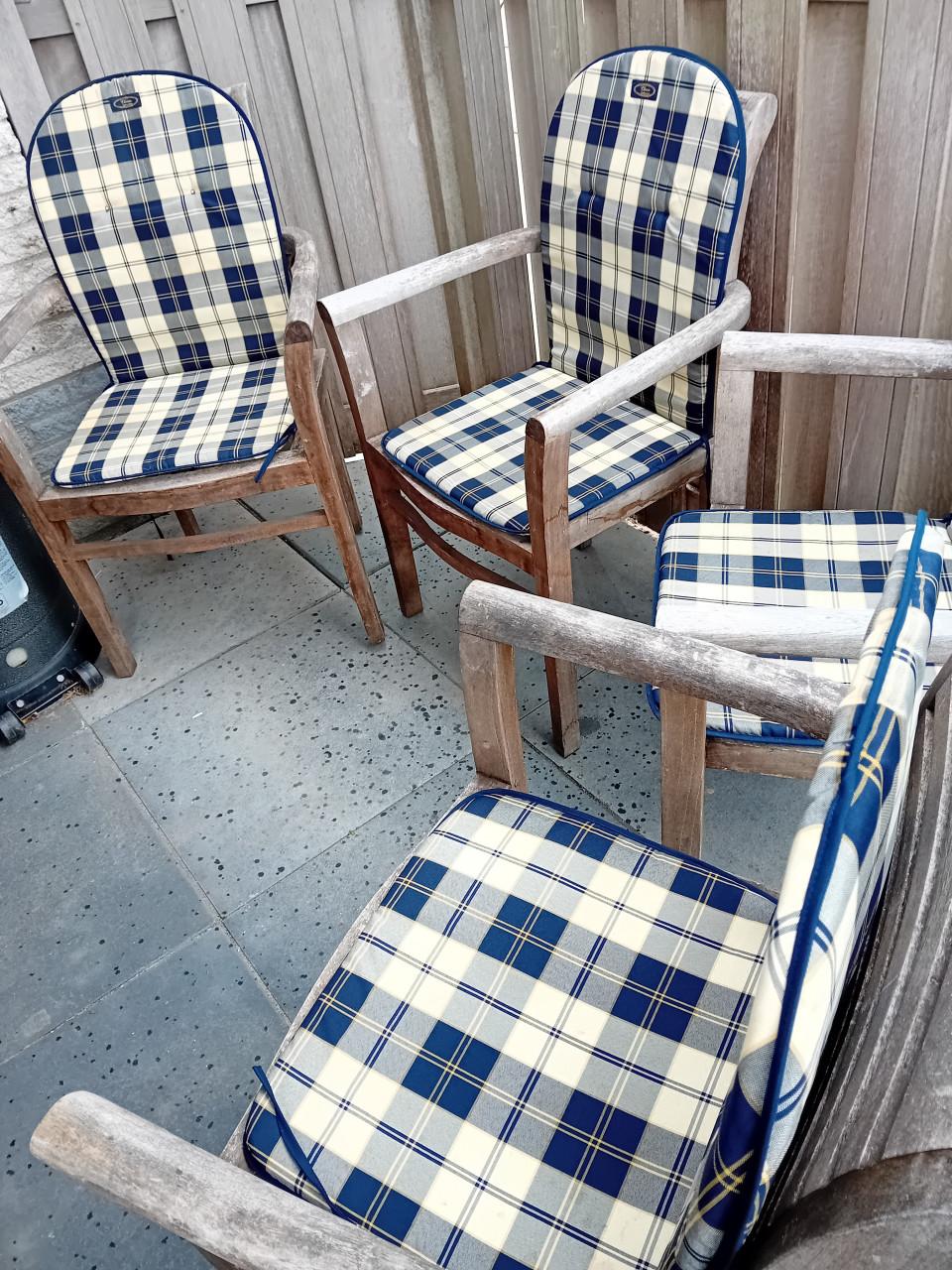 Hardhouten tuinstoelen