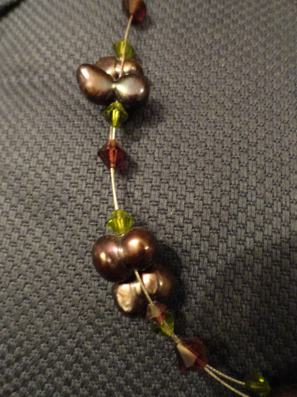 Design ketting met stenen bruin/grijs. (niet gedragen heeft € 30,00 gekost)