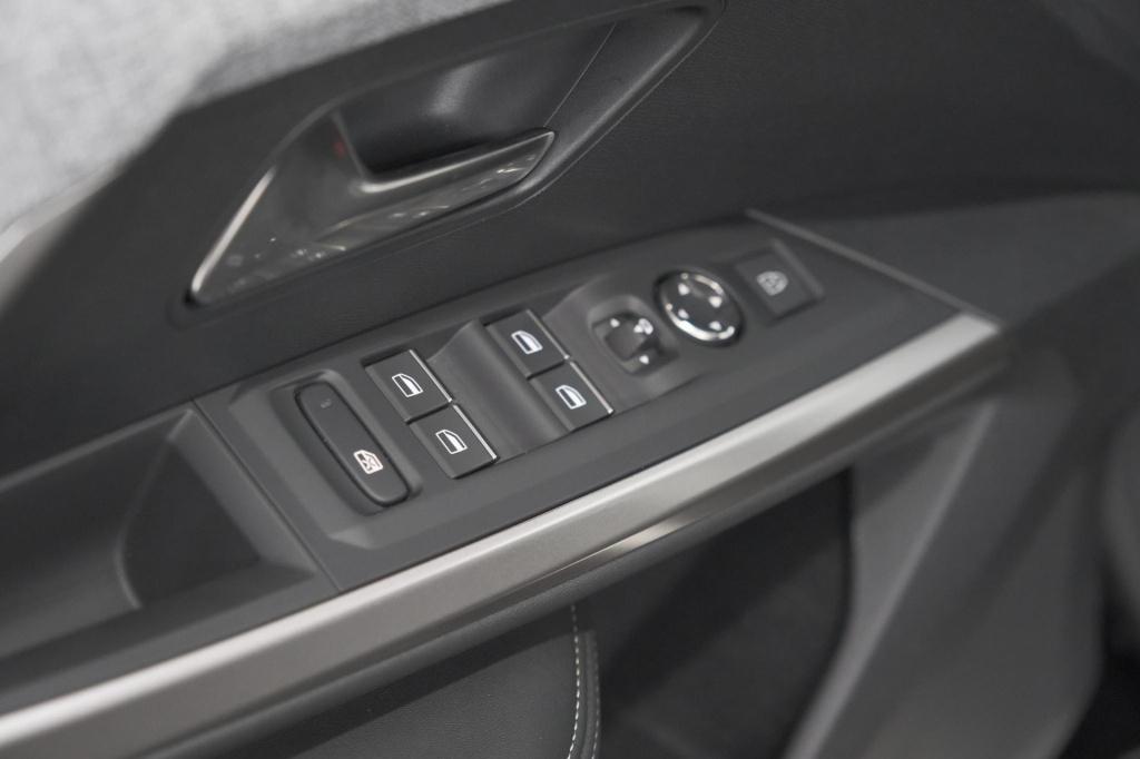 Peugeot 3008 hybrid 145 e-dcs6 gt | trekhaak afneembaar | allseason banden 