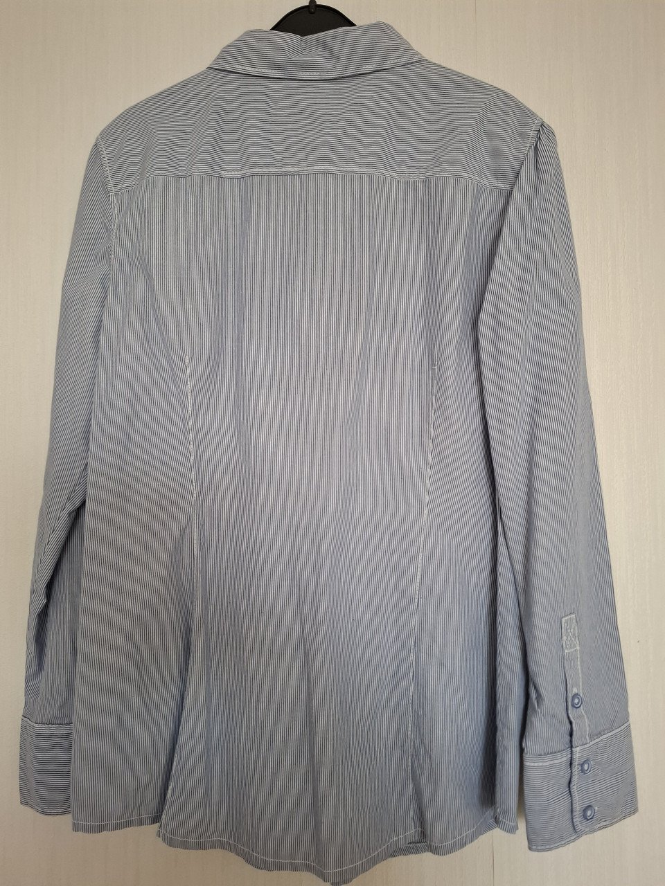 Didi blouse blauw/wit vertikaal gestreept, lange mouwen. Maat XXL