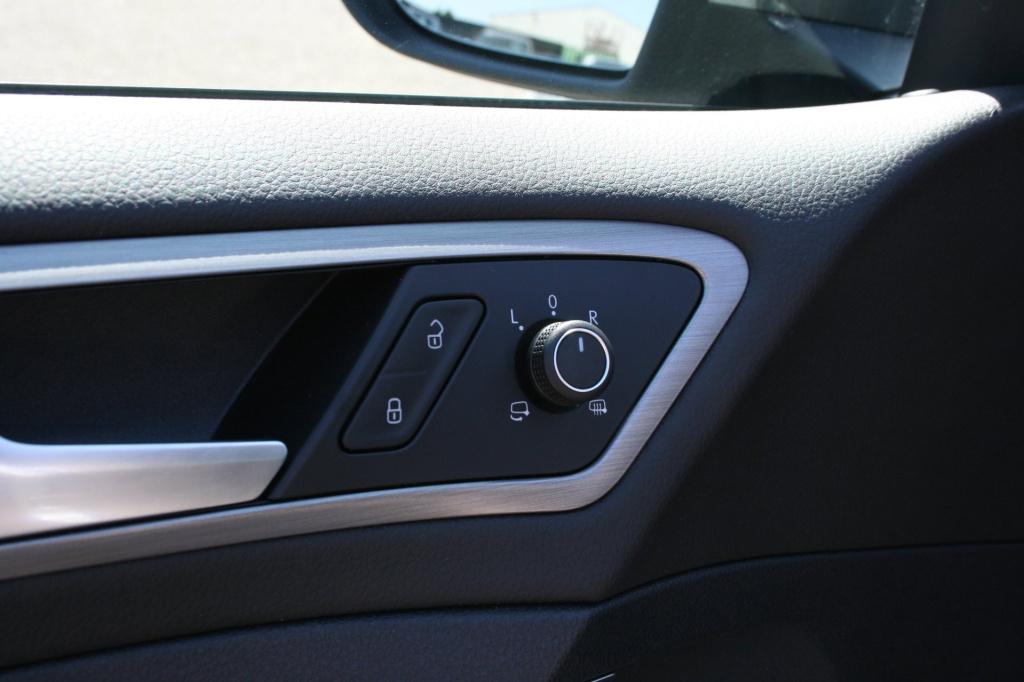 Volkswagen Golf 1.0 tsi business edition connected / navi / camera / led