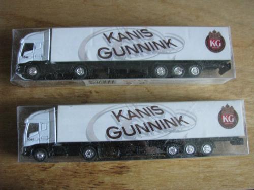 2 Miniatuur Vrachtauto's