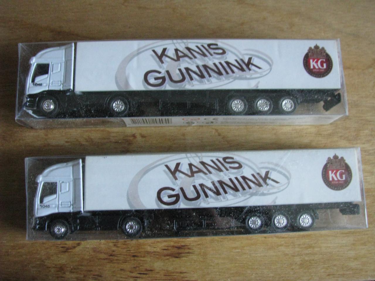 2 Miniatuur Vrachtauto's