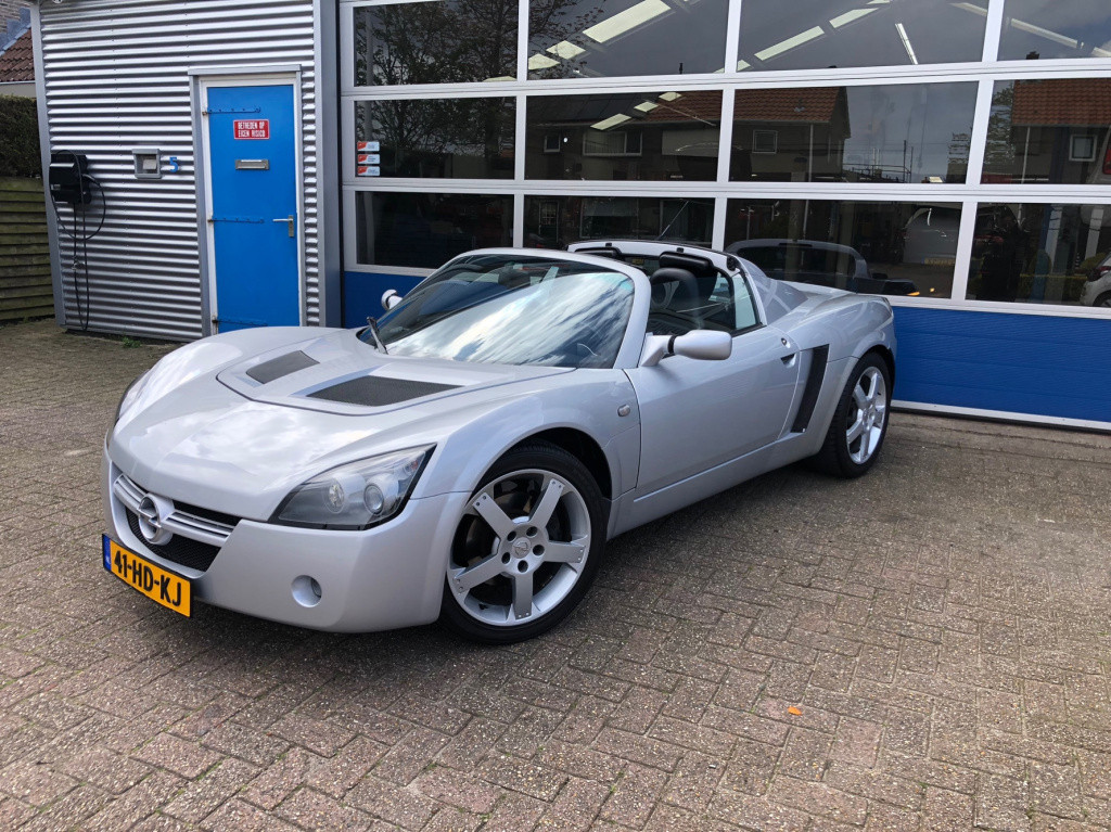 Opel Speedster 2.2-16v perfect onderhouden.