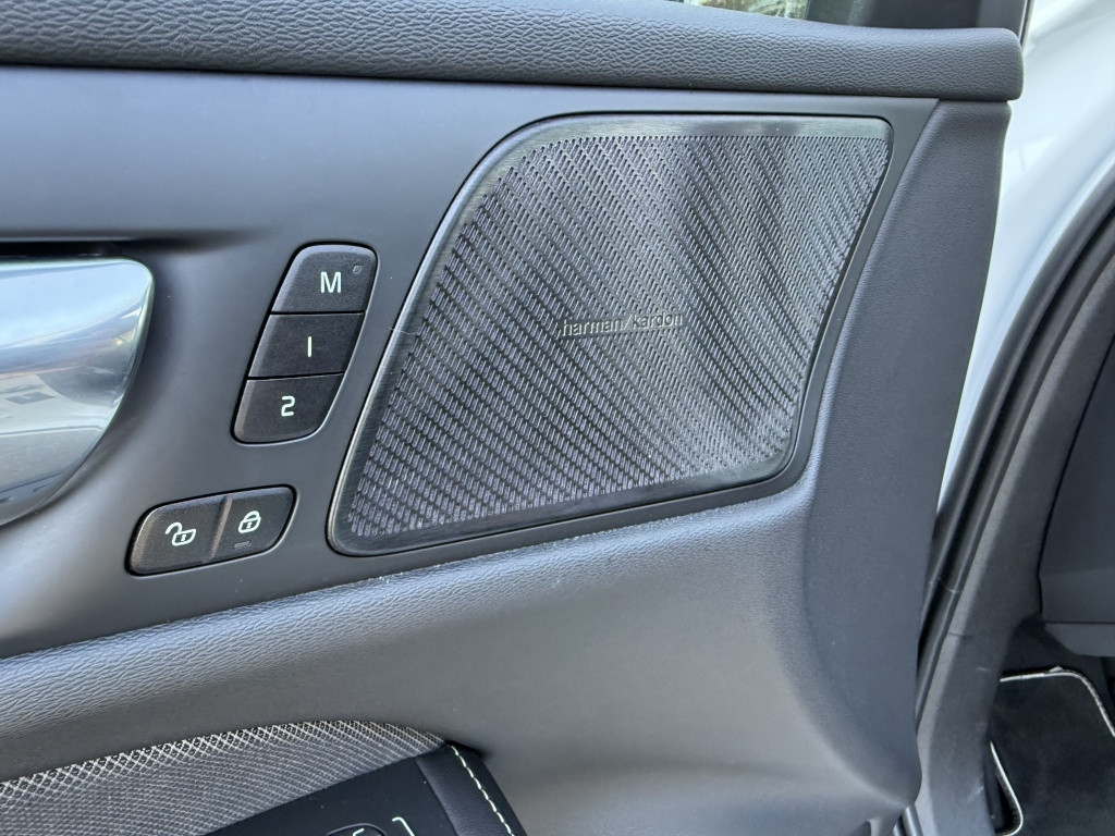 Volvo V60 t6 340pk recharge r-design| panodak| adap.cruise| h&ksound| came