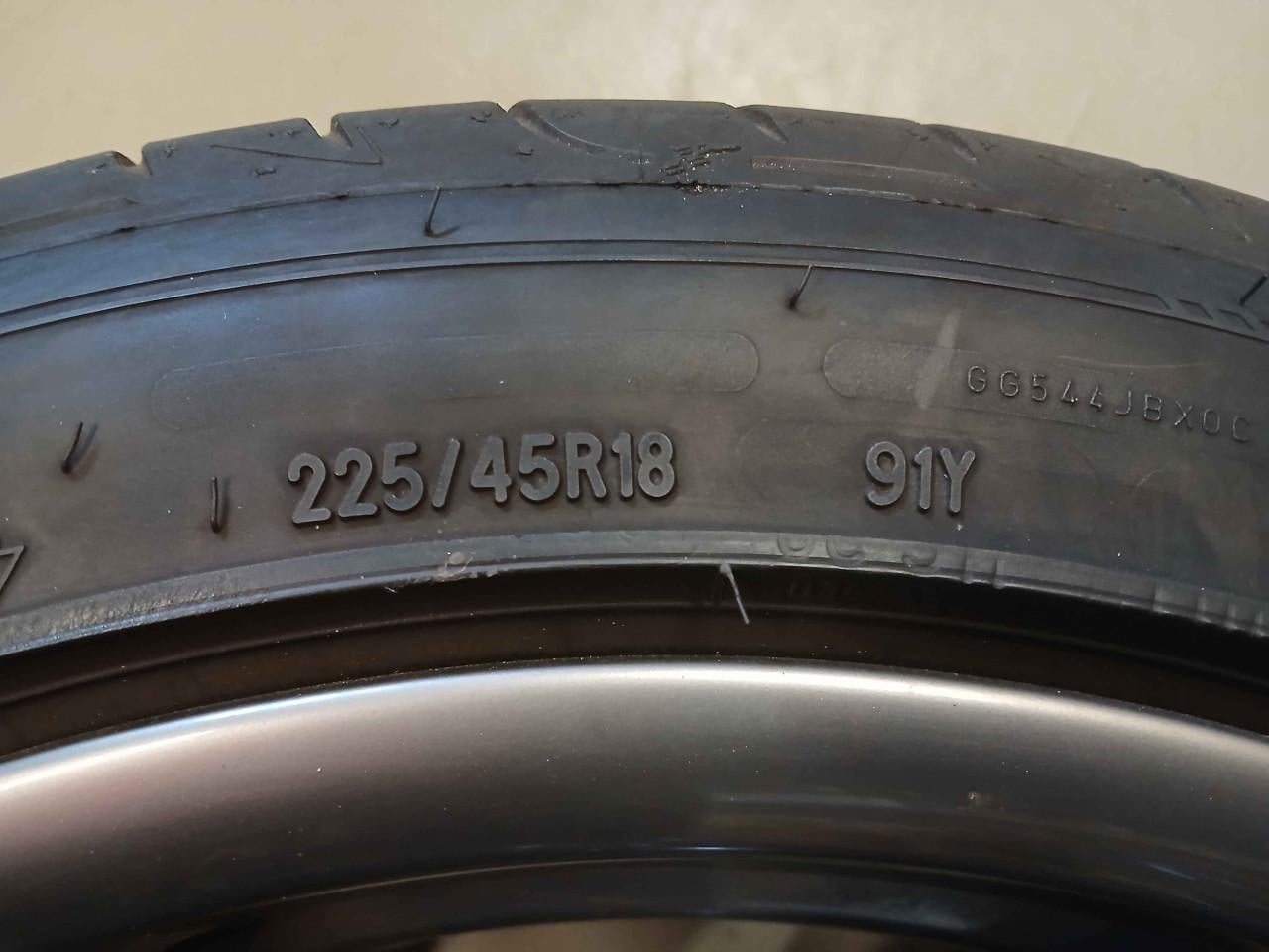 Mooie lichtmetalen velgen BMW M-sport met 18 inch zomerbanden (breedte set)