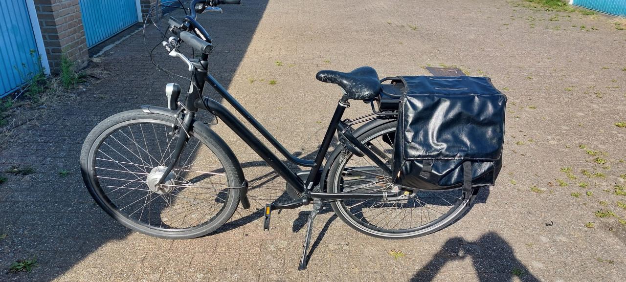 Mooie e-bike dames,matzwart,6500 km erop,framemt 49 cm