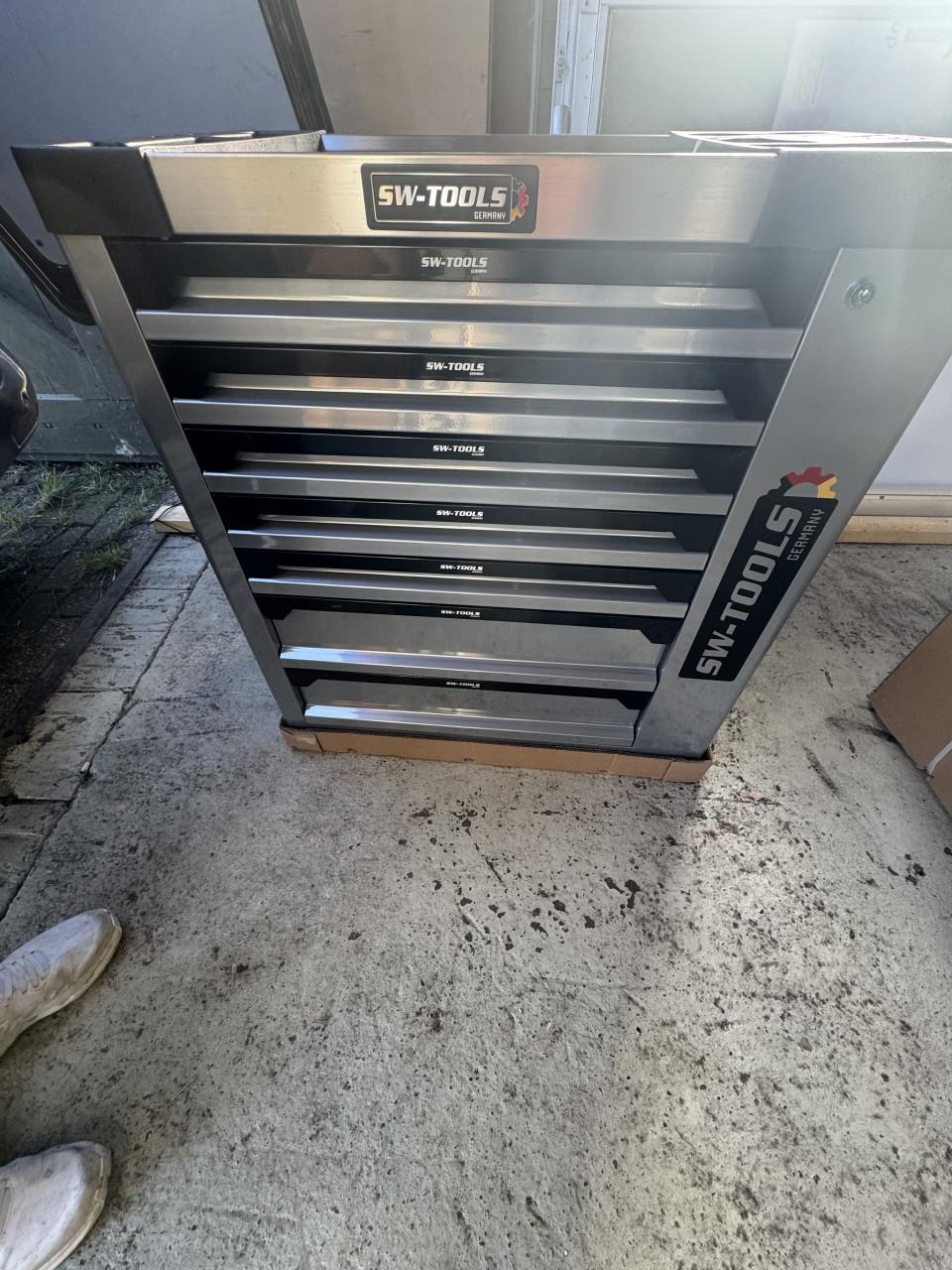 Gereedschaps karren gevuld  4 soorten