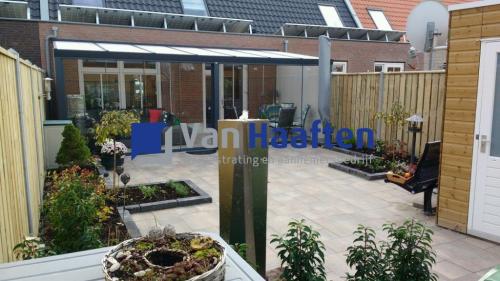 Bestratingsmaterialen/keramisch/beton/tegels/overkappingen/schuifwanden