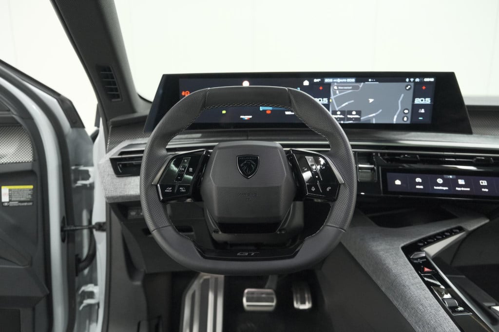 Peugeot 3008 hybrid 136 e-dsc6 gt | panoramadak | focal hifi pack| 360 came