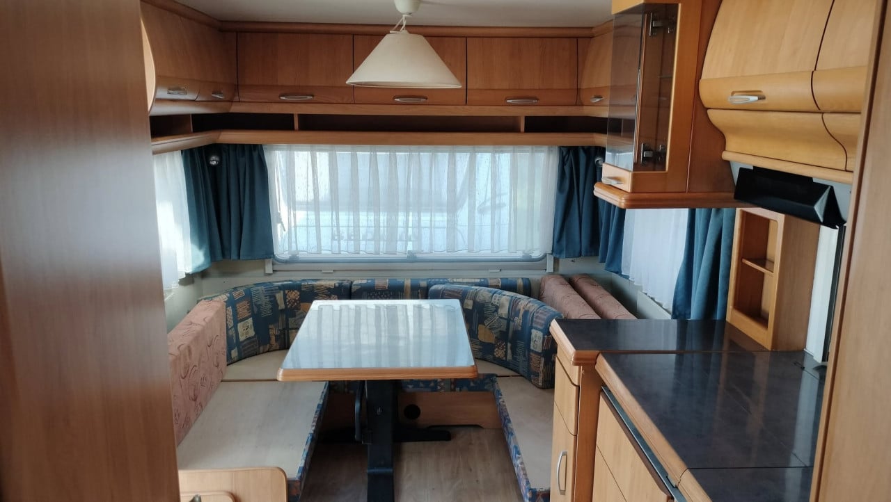 Hobby 540 UL (2000) met voortent en luifel ENKELE BEDDEN