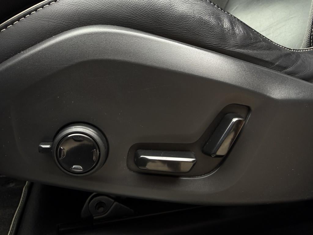 Volvo XC60 2.0 t4 r-design - liefhebbersauto! -