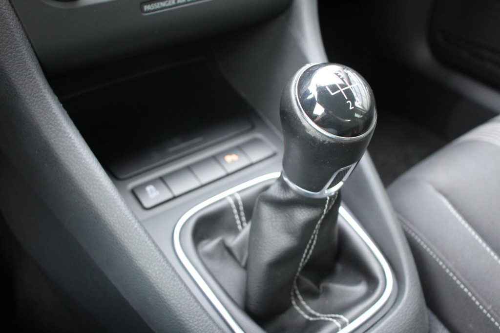 Volkswagen Golf 1.2 tsi match - half leder - nieuwe distr ketting - stoelve