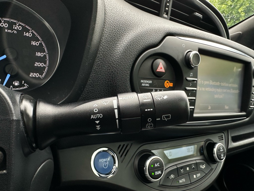 Toyota Yaris 1.5 hybride // premium uitvoering //