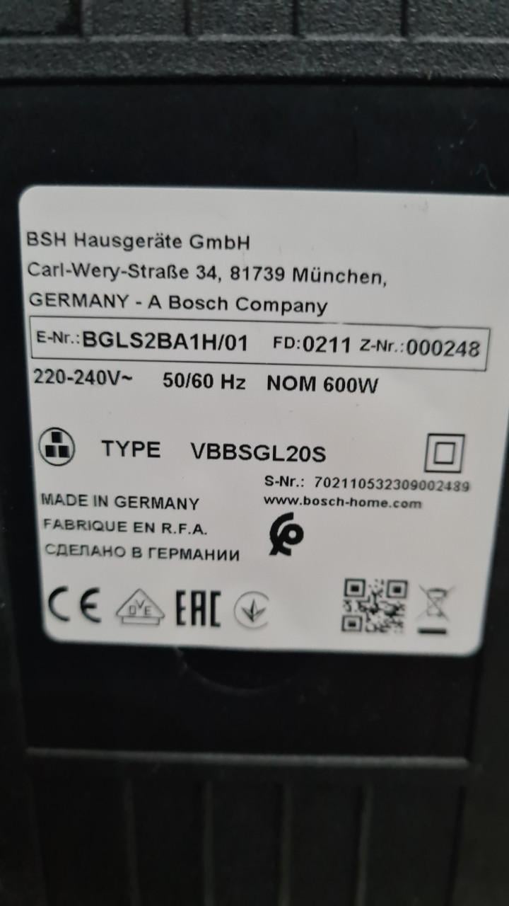 Stofzuiger merk BOSCH met zak-220V-600W-Type VCBS550V20