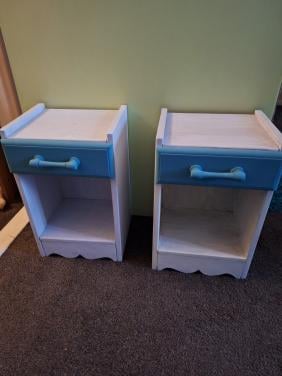 2 nachtkastjes