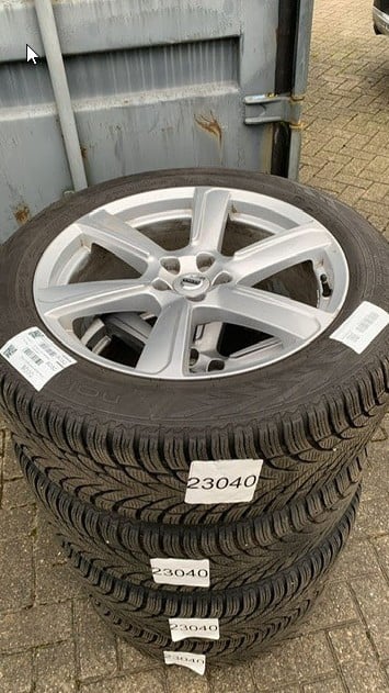 19" velgen incl. winterbanden 235/55/19 steek 5x108 geschikt Volvo XC60/90