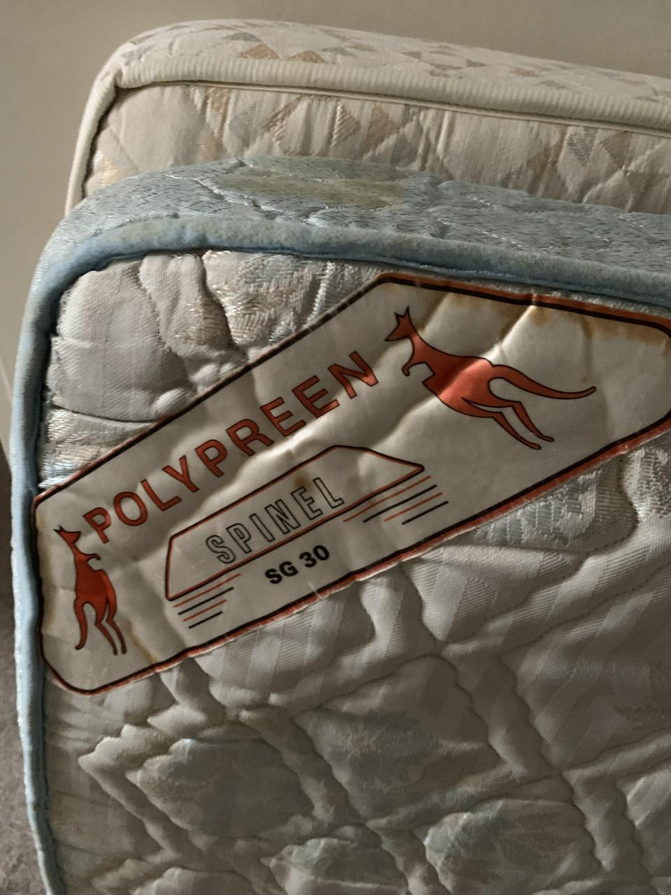 2 matrassen van 90 x 200