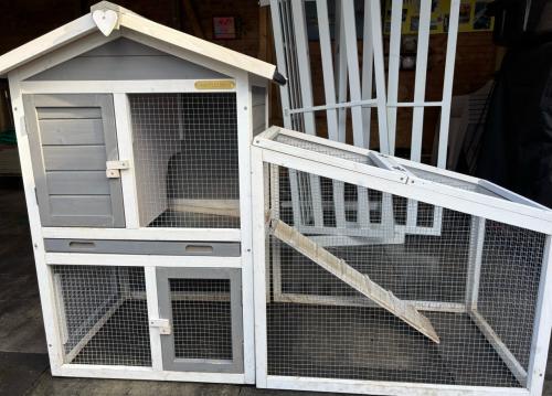 Ruim konijnenhok met ren - geschikt voor 2 konijnen