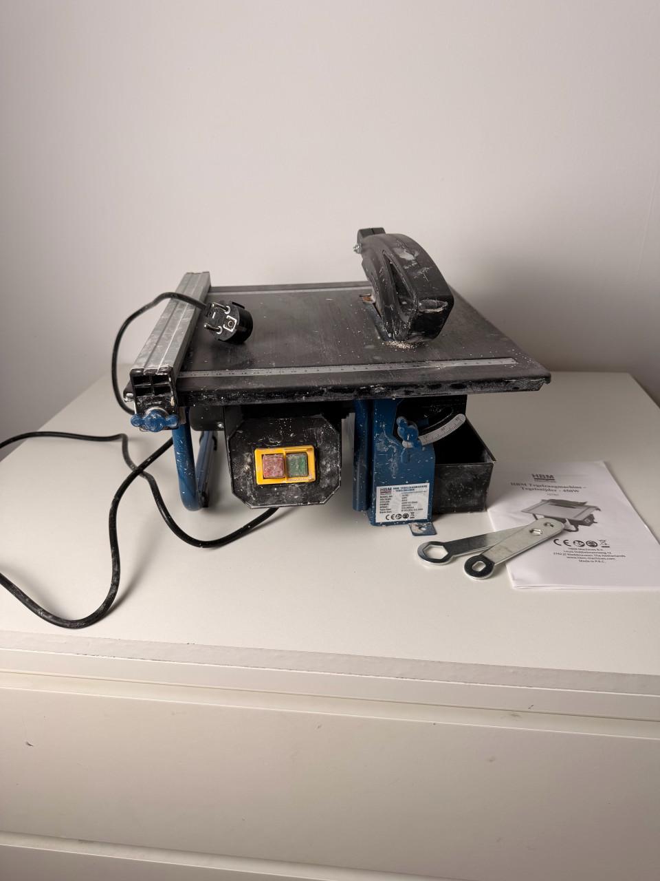 HBM Tegelzaagmachine