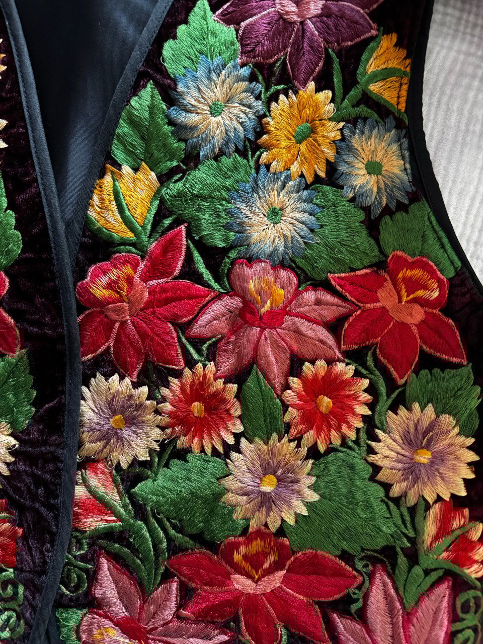 Vintage geborduurd bloemengilet maat L
