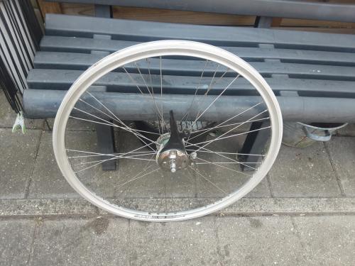 9 x 4 spaak patroon 28 inch nexus voorwiel, naafdynamo, rollerbrake