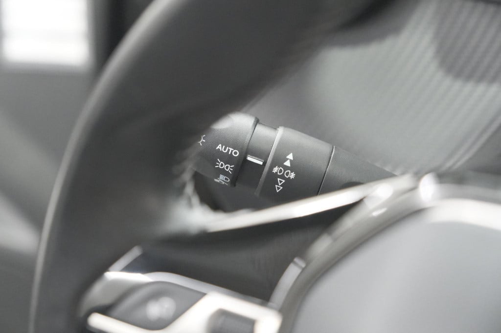 Peugeot 2008 puretech 100 allure | camera | navigatie | apple carplay | par